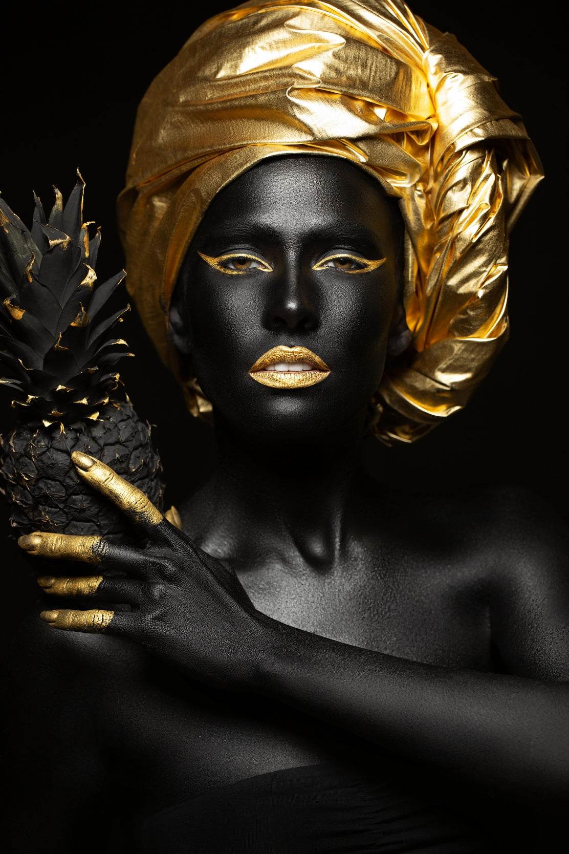 Black Woman With Golden Pineapple Wall Art - beink online art store