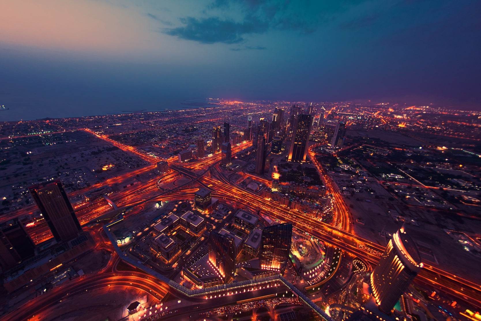 A Bustling Metropolis Wall Art - beink online art store