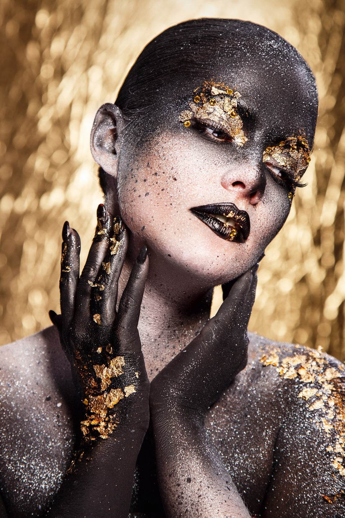 Female in Black And Gold Wall Art - beink online art store
