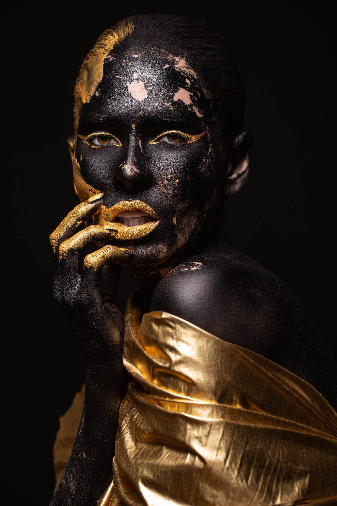 African Black Woman Golden Makeup Wall Art - beink online art store